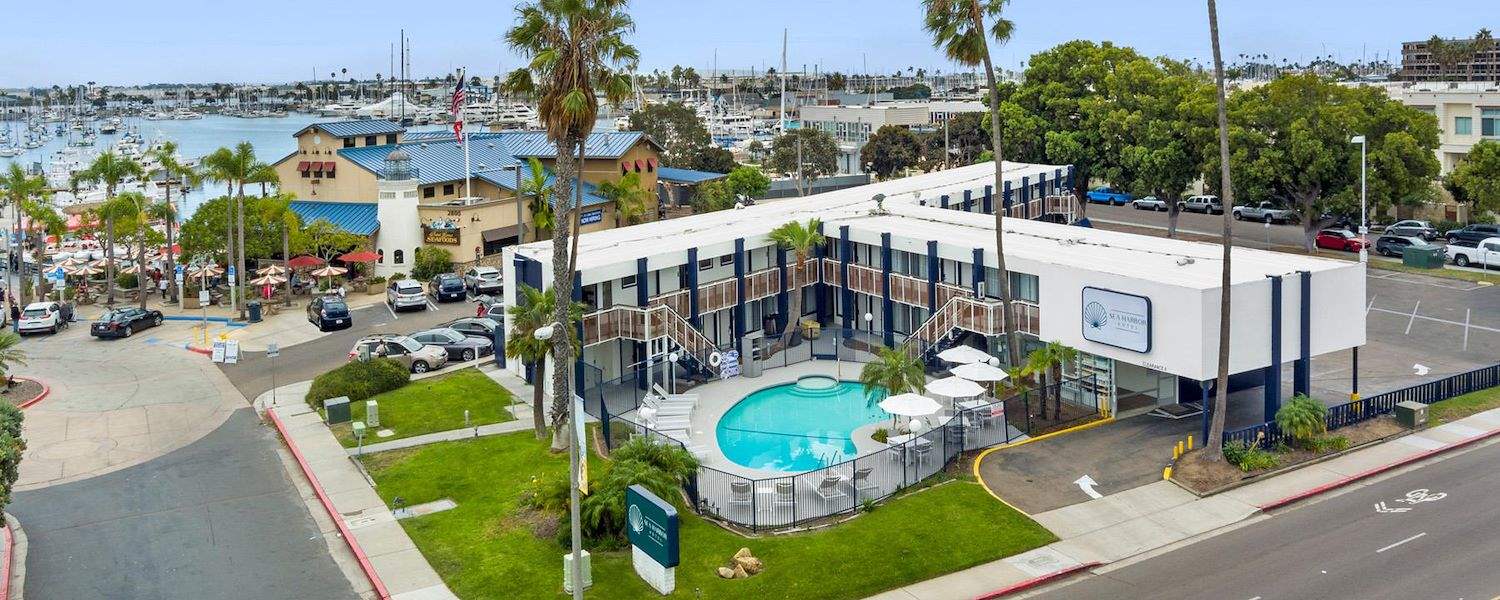 Swimming Pool @ Sea Harbor Hotel San Diego